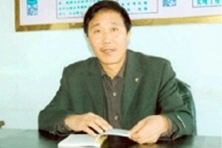 薛玉寶(集安市清河國小校長) 薛玉寶(集安市清河國小校長)