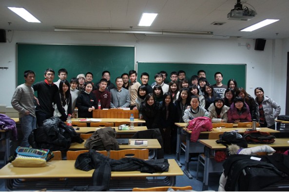 劉小鷹受邀在北京大學和學生交流