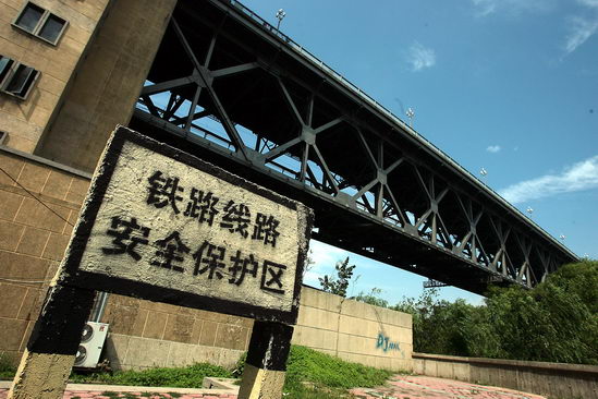 南京長江大橋(中國江蘇省南京市境內橋樑)
