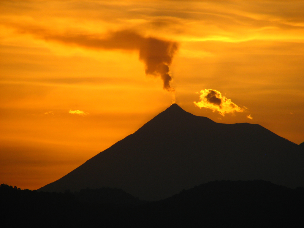 帕卡亞火山