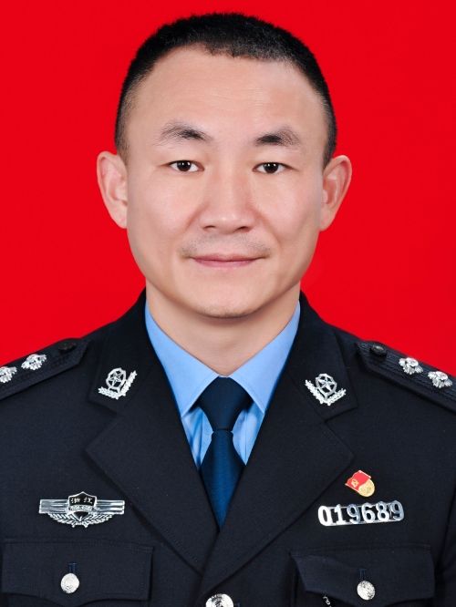 馬申(浙江省杭州市臨安區太湖源鎮黨委委員、派出所所長) 馬申(浙江省杭州市臨安區太湖源鎮黨委委員、派出所所長)