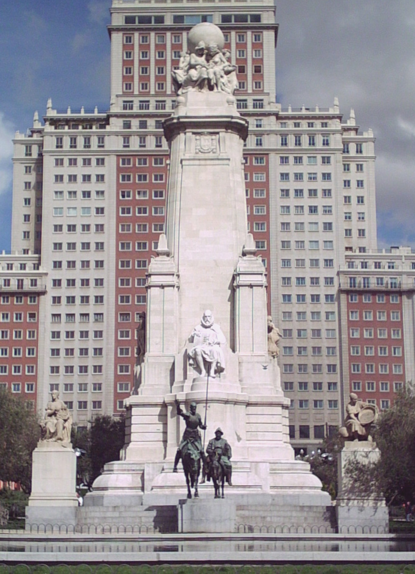 馬德里西班牙廣場的塞萬提斯紀念碑。