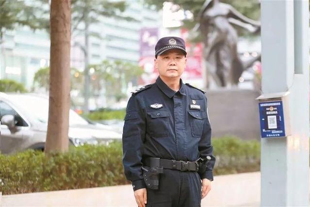 賴偉明(深圳市公安局羅湖分局南湖派出所嘉北警務室警長) 賴偉明(深圳市公安局羅湖分局南湖派出所嘉北警務室警長)