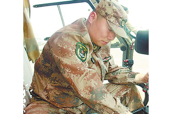 俞建利(陸軍第41集團軍某陸航團特設技師) 俞建利(陸軍第41集團軍某陸航團特設技師)