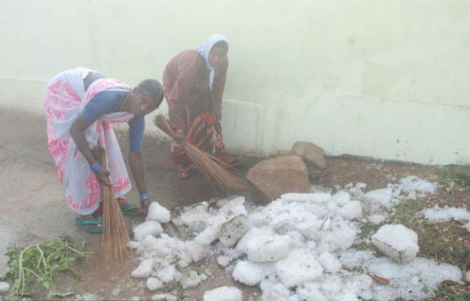 印村莊遇巨大冰雹災害 致9人死亡
