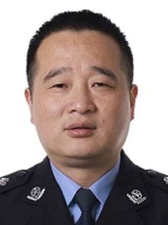 程城(安徽省黃山市歙縣公安局黨委委員、副局長) 程城(安徽省黃山市歙縣公安局黨委委員、副局長)