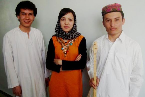 哈扎拉族的青年男女