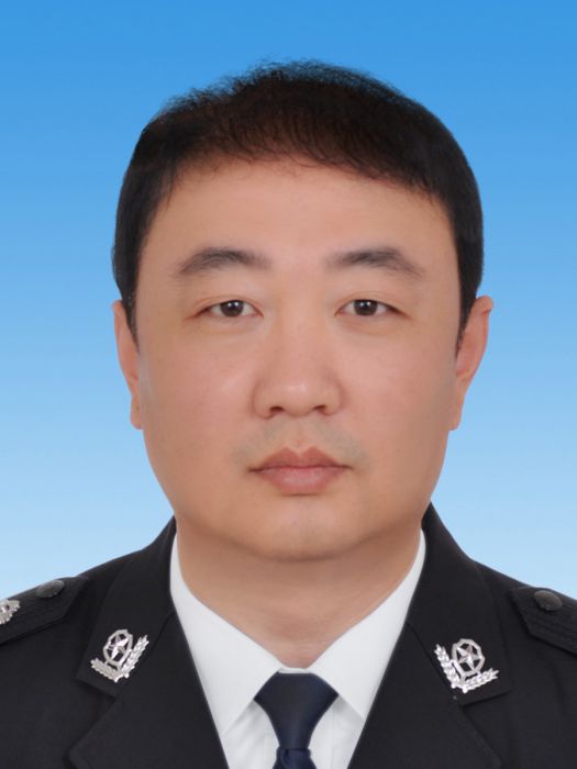 邱博(遼寧省大連市甘井子區人民政府黨組成員、副區長,大連市公安局甘井子分局局長、督察長) 邱博(遼寧省大連市甘井子區人民政府黨組成員、副區長,大連市公安局甘井子分局局長、督察長)