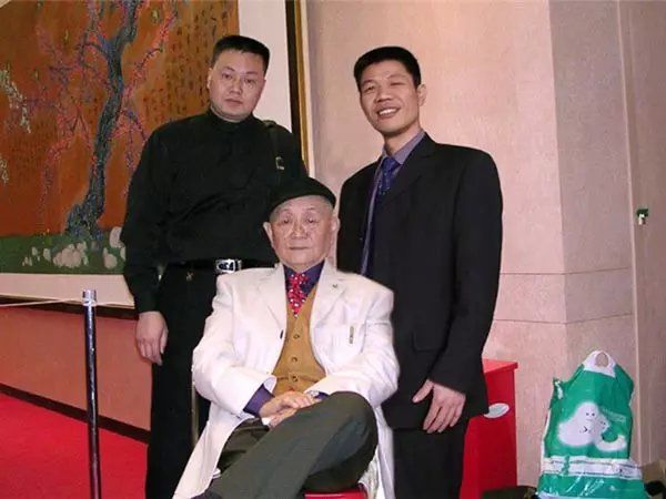 周光烈(湖南省沅陵縣地方志編纂委員會主任) 周光烈(湖南省沅陵縣地方志編纂委員會主任)