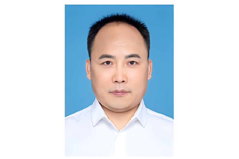 雷春林(陝西省鹹陽市城市管理執法局黨組書記、局長) 雷春林(陝西省鹹陽市城市管理執法局黨組書記、局長)