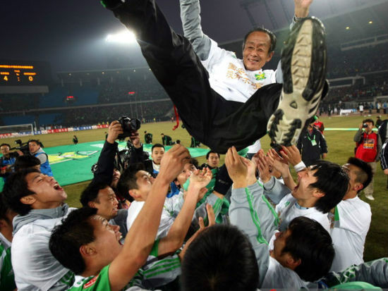 帶領北京國安隊首獲中國足球頂級聯賽冠軍