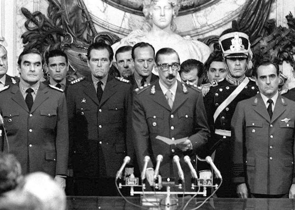 19760324，政變軍人首腦維德拉宣布就任總統