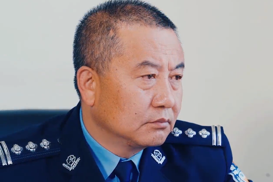 梁曉軍(蘭州市公安局交通警察支隊柳溝河高速公路大隊大隊長) 梁曉軍(蘭州市公安局交通警察支隊柳溝河高速公路大隊大隊長)