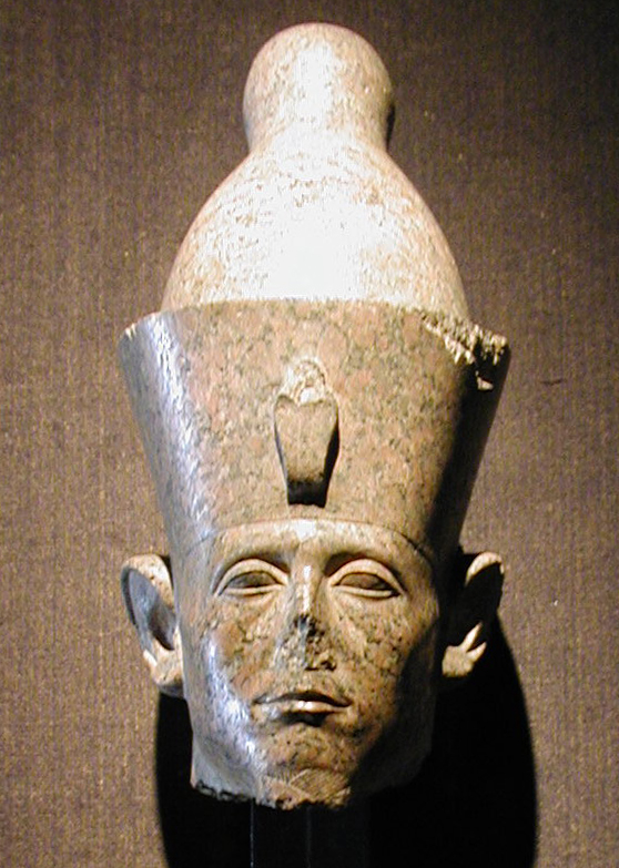 國王孟圖霍特普四世(埃及國家博物館）