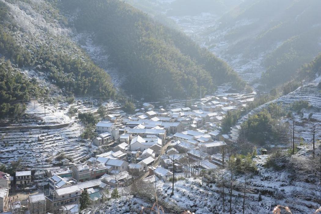 小中山村(雲南省尋甸縣塘子鎮下轄村) 小中山村(雲南省尋甸縣塘子鎮下轄村)