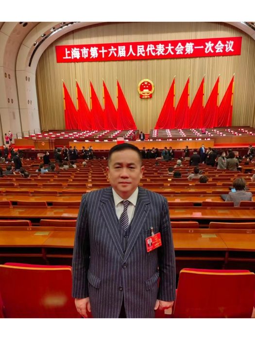 張春雨(上海樂恆石油化工集團有限公司創始人、董事長) 張春雨(上海樂恆石油化工集團有限公司創始人、董事長)