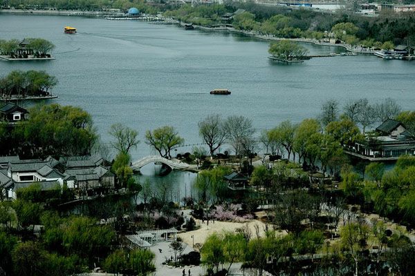 大明湖之春