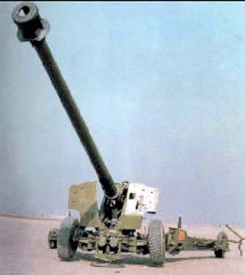 射擊狀態下的86式152毫米加農炮