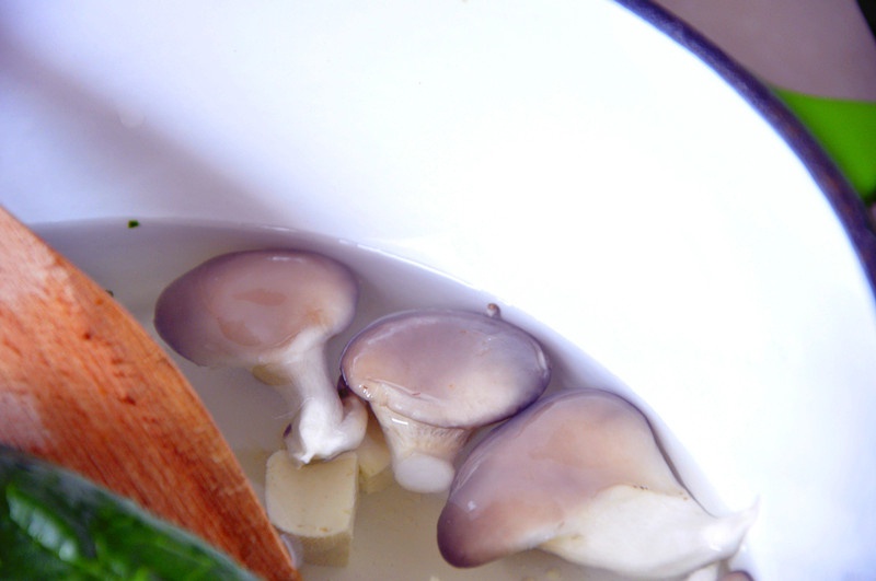 菠菜豆腐蘑菇湯