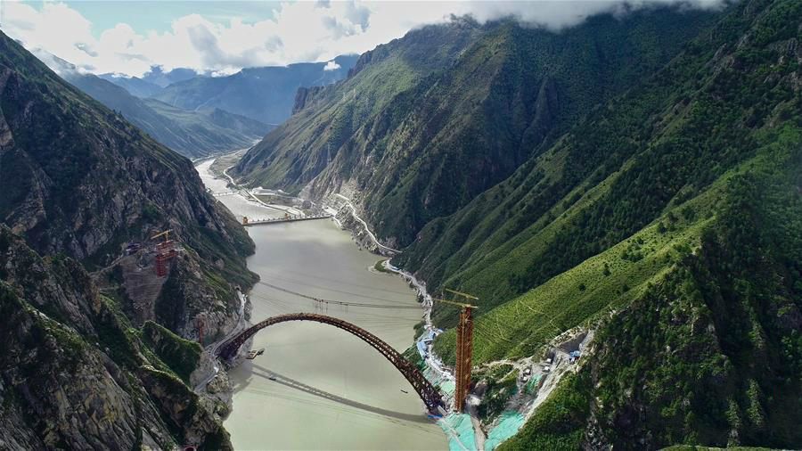 川藏鐵路建設中的藏木特大橋