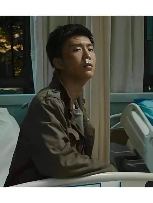 俞青(電影《掃黑·決不放棄》中的角色,由范丞丞飾演) 俞青(電影《掃黑·決不放棄》中的角色,由范丞丞飾演)