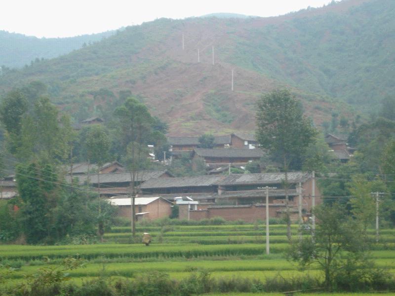 興發村(雲南省楚雄市東瓜鎮下轄村) 興發村(雲南省楚雄市東瓜鎮下轄村)