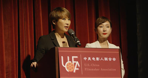 著名女星梁靜（左）和UCFA董事李霞
