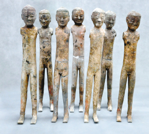 考古發掘出來的大批裸體陶俑
