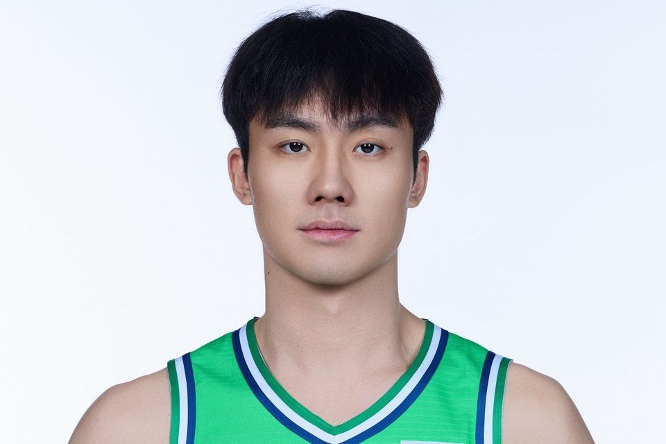 姜博文(中國男子籃球運動員，司職小前鋒，效力於CBA天津隊)