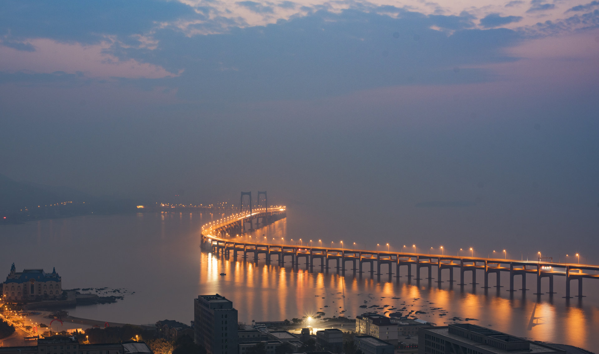 星海灣大橋位於中國遼寧省大連市