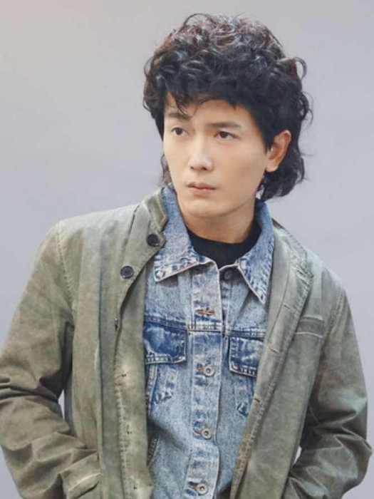 馮力(電視劇《激盪》中的男性角色,由李亭哲飾演) 馮力(電視劇《激盪》中的男性角色,由李亭哲飾演)
