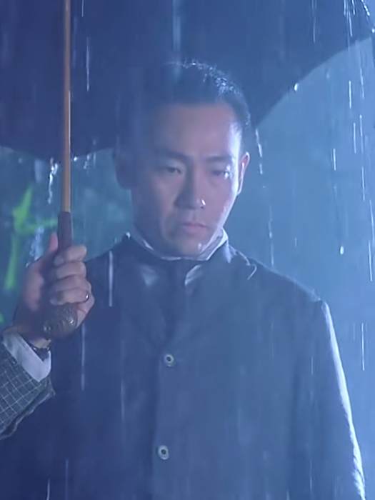 何中(《算死草》中由林保怡飾演的角色) 何中(《算死草》中由林保怡飾演的角色)