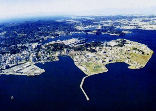 橫須賀導遊手冊上的港區俯視圖