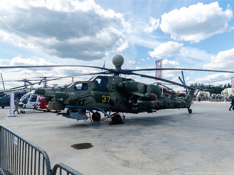 展覽會上的米-28UB武裝直升機