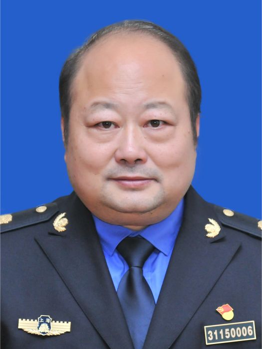 李偉(上海市奉賢區城管執法局黨組副書記、副局長、副大隊長)