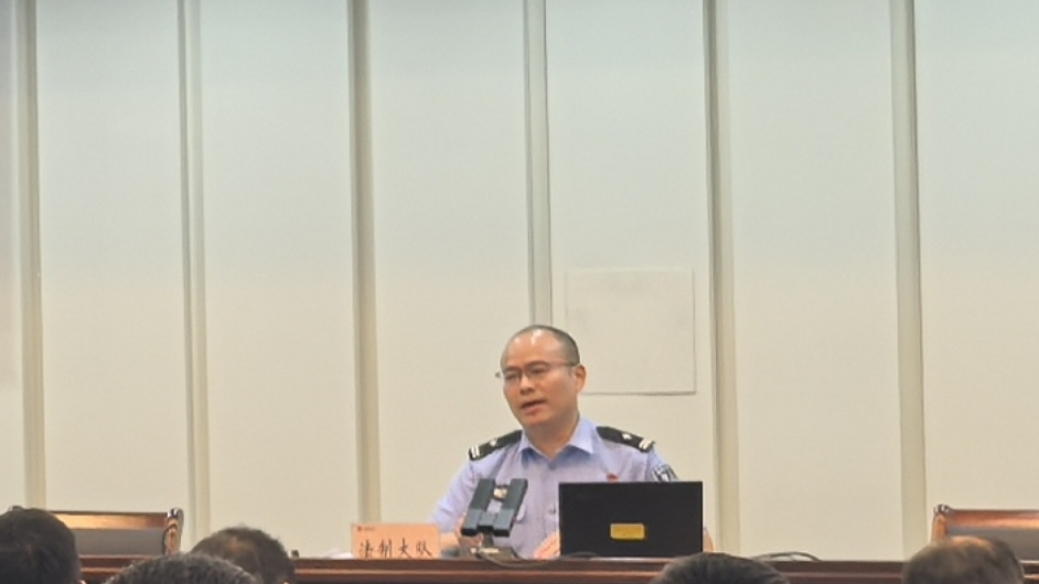 葉斌(諸暨市公安局法制大隊副大隊長) 葉斌(諸暨市公安局法制大隊副大隊長)