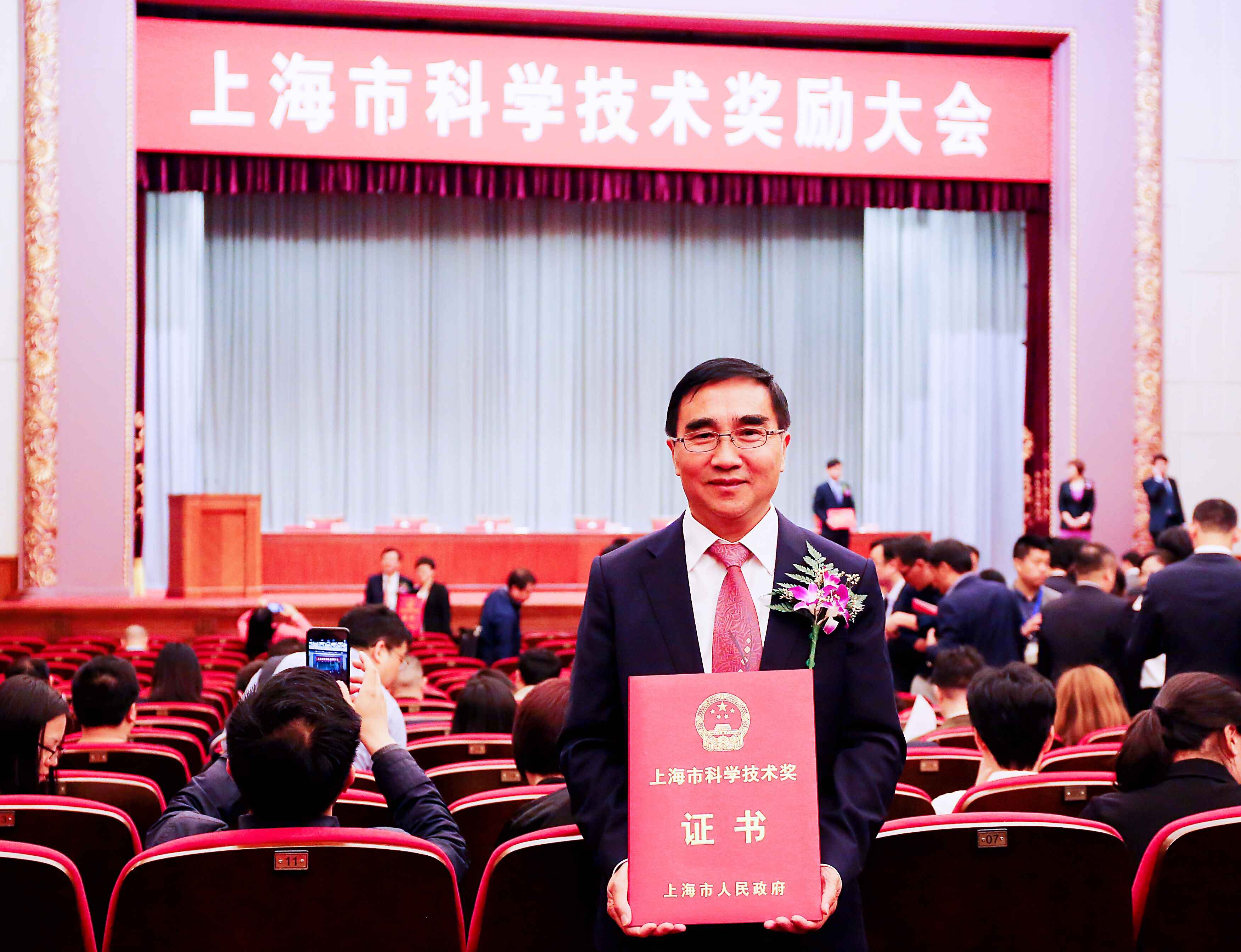 2019年楊俊和教授團隊獲得上海科學進步一等獎