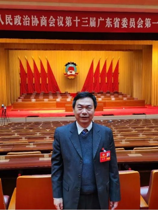 熊偉(政協第十三屆廣東省委員會委員,立信會計師事務所(特殊普通合夥) 廣東分所合伙人) 熊偉(政協第十三屆廣東省委員會委員,立信會計師事務所(特殊普通合夥) 廣東分所合伙人)