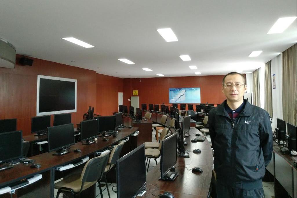 陳堅(成都文理學院副教授) 陳堅(成都文理學院副教授)