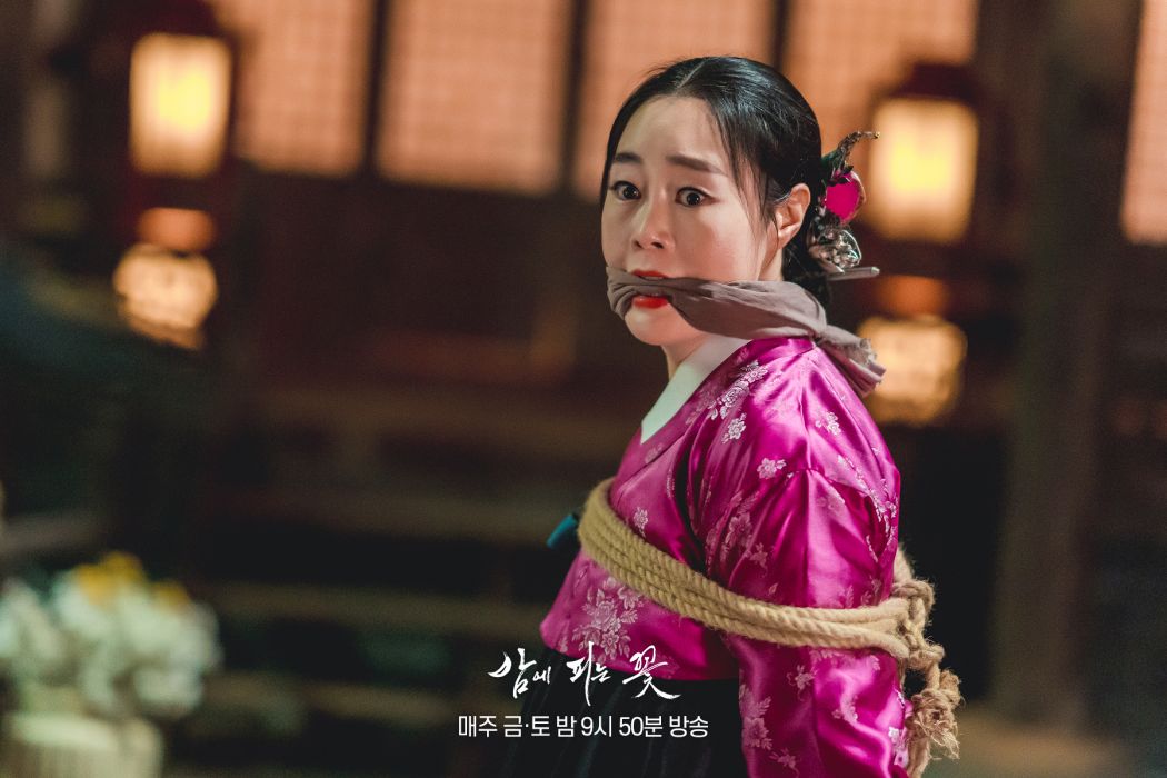 張素雲(韓國電視劇《夜晚開的花》中的人物) 張素雲(韓國電視劇《夜晚開的花》中的人物)