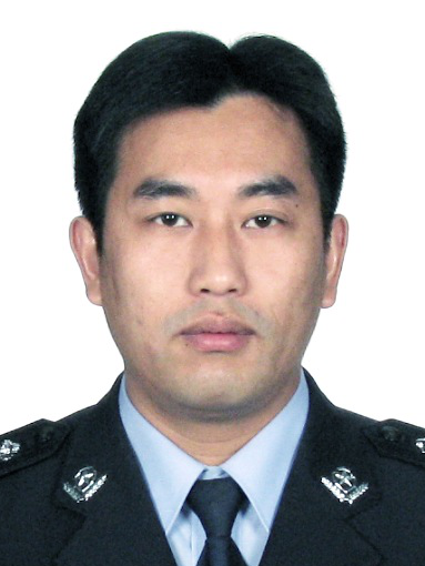 李春陽(浙江省麗水市公安局蓮都區分局黨委委員、岩泉街道黨工委委員、岩泉派出所所長) 李春陽(浙江省麗水市公安局蓮都區分局黨委委員、岩泉街道黨工委委員、岩泉派出所所長)