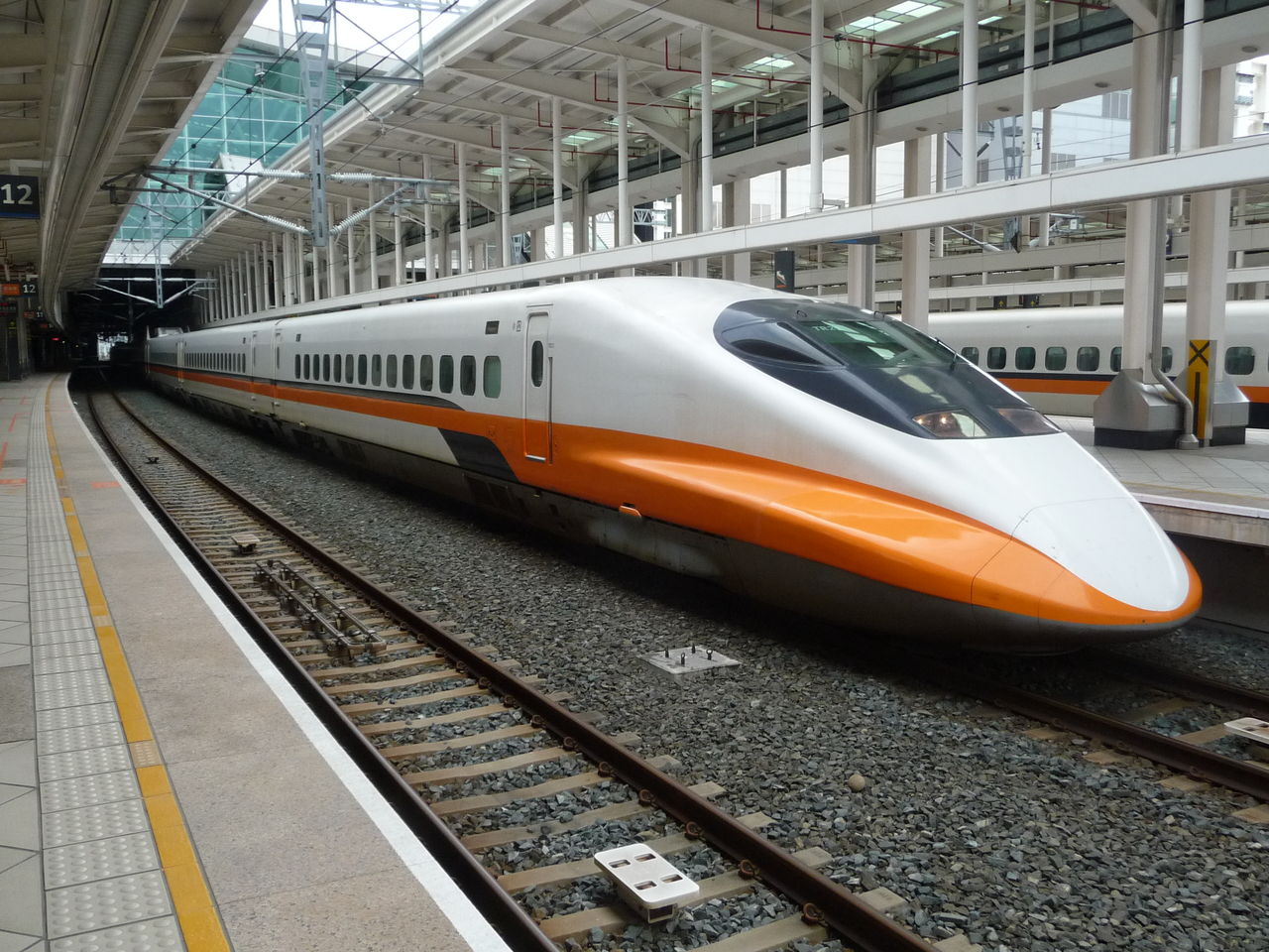 台灣高鐵700T型電聯車