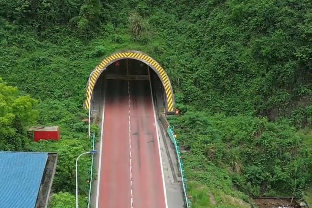 華鎣山隧道(張家界—南充高速公路的組成部分) 華鎣山隧道(張家界—南充高速公路的組成部分)