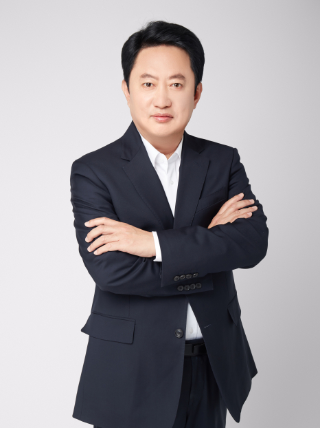 李文明(中能昊龍投資控股集團董事長) 李文明(中能昊龍投資控股集團董事長)