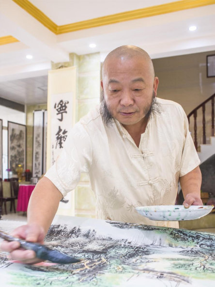 李忠良(天然山石派創始人、人民藝術家協會副會長) 李忠良(天然山石派創始人、人民藝術家協會副會長)