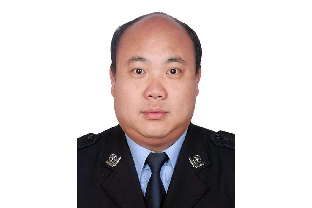 鄭小飛(貴州省仁懷市公安局美酒河派出所原警輔人員) 鄭小飛(貴州省仁懷市公安局美酒河派出所原警輔人員)