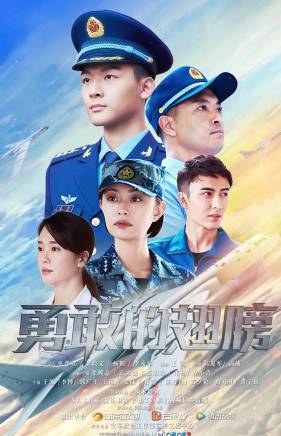 富大龍(中國內地男演員、中國電影表演藝術協會副會長) 富大龍(中國內地男演員、中國電影表演藝術協會副會長)