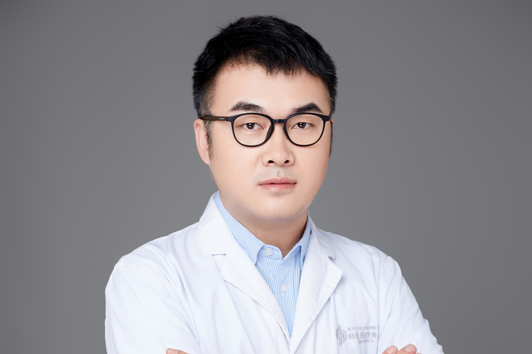 董國強(北京星燦宮醫療美容門診部整形外科醫生) 董國強(北京星燦宮醫療美容門診部整形外科醫生)