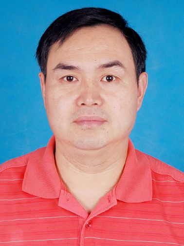 盧德勇(湖北省十堰市張灣區審計局黨組成員、駐梁家村第一書記) 盧德勇(湖北省十堰市張灣區審計局黨組成員、駐梁家村第一書記)