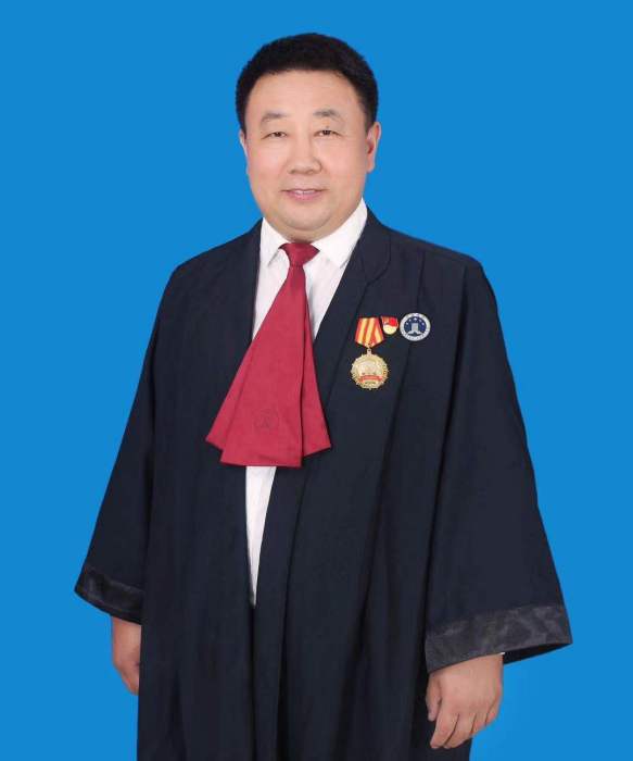 何銀富 何銀富